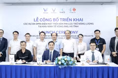 Delegates at the launch ceremony of solar power and battery energy storage systems (BESS) in Vung Ang Economic Zone in the central province of Ha Tinh. (Photo: VNA)