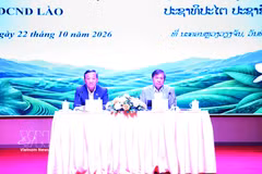 Vietnamese Ambassador to Laos Nguyen Minh Tam (L) and Lao Deputy Minister of Agriculture and Environment Xaynakhon Inthavong co-chair the conference. (Photo: VNA)