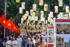Festivals contribute to introducing and promoting destinations, products, services, and tourism gifts of Hanoi. (Photo: VNA).