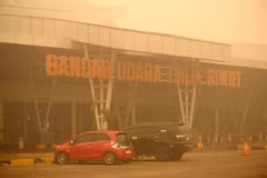 Haze from forest and land fires blankets the city of Palangka Raya, Central Kalimantan province, Indonesia, on October 13. (Photo: Xinhua)