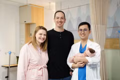 Eric and Alysha joyfully welcome their baby through Mini IVF after more than 10 years of waiting. (Photo: Hong Ngoc Phuc Truong Minh General Hospital)