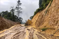 Heavy rain causes flooding, landslides and localised isolation in many mountainous areas in Quang Tri province. (Photo: VNA)