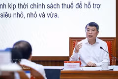 Prime Minister Le Minh Hung delivered a thematic presentation to participants of the second refresher course on knowledge and skills for members of the 14th Party Central Committee on September 16, 2026. (Photo: VNA)