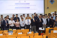 Delegates at the workshop pose for a group photo (Photo: VNA)