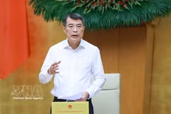 PM Le Minh Hung speaks at the Government meeting on law building on September 16. (Photo:VNA)