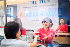 A VietABank transaction office. HoSE has approved VietABank’s listing of nearly 540 million VAB shares. (Photo: VietABank)
