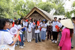 Young OVs visit Kim Lien special national relic site in Nghe An province, as part of the Vietnam Summer Camp 2026 (Photo: VNA)