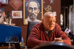 Jorge Gessaga, a 73-year-old former Argentine revolutionary, grants an interview to the Vietnam News Agency (Photo: VNA)