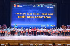 Top-performing teams at ROBOTACON WRO 2026 national finals are honoured at a ceremony on August 23 (Photo: VNA)