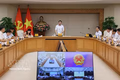 Deputy Prime Minister Nguyen Van Thang, who is also Chairman of the VIFC Executive Council, speaks at the council meeting in Hanoi on August 19. (Photo: VNA)