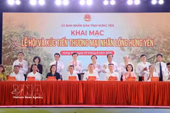 Businesses and localities sign memoranda of understanding on the supply and distribution of Hung Yen longan products (Photo: VNA)