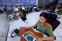 Personnel responsible for safeguarding national digital sovereignty in cyberspace maintain a serious and focused working spirit at all times (Photo: VNA)