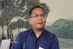 Indonesian scholar Lamijo of the National Research and Innovation Agency grants an interview to the Vietnam News Agency’s correspondents in Jakarta. (Photo: VNA)
