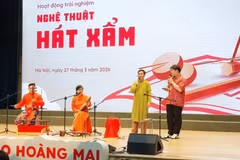 Members of the Xam Ha Thanh group lead an experiential Xam singing workshop for students at the Ngoi Sao Hoang Mai Education System in Hanoi. (Photo courtesy of Ngoi Sao Hoang Mai Education System)