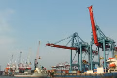 The container loading area at Priok Port in Jakarta, Indonesia. (Photo: VNA)