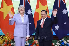 Prime Minister Pham Minh Chinh (R) hosts Australian Governor-General Sam Mostyn in Hanoi on September 10 (Photo: VNA)