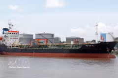 Importing fuel products at a distribution point at Hai Phong Port. (Photo: VNA)