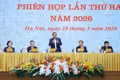 Prime Minister Pham Minh Chinh (centre) speaks at the meeting (Photo: VNA)
