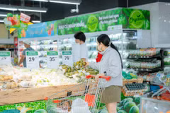 At a WinCommerce supermarket (Photo: VNA)