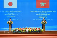 Prime Minister Le Minh Hung (R) and his Japanese counterpart Takaichi Sanae at the press briefing (Photo: VNA)