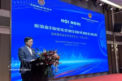 Tran Duy Dong, Chairman of the Phu Tho People’s Committee, speaks at the province's investment promotion conference in Shanghai, China, in April 2026. (Photo: VNA) 