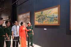 Recreating the historical journey of Vietnam through the art exhibition "Historical Days". (Photo: VNA)