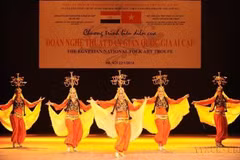 Egyptian artists perform traditional dances in a special art programme by the Egyptian national folk dance troupe at the Hanoi Opera House on January 22, 2014. (Photo: VNA)