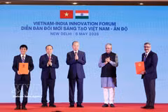 General Secretary of the Communist Party of Vietnam Central Committee and President To Lam (centre) and officials at the Vietnam-India Innovation Forum in New Delhi on May 6, 2026. (Photo: VNA)
