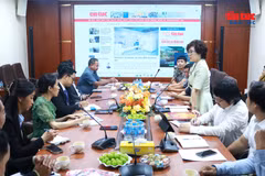 Editor-in-Chief Ninh Hong Nga speaks at the working session with the Cambodian delegation. (Photo: VNA)