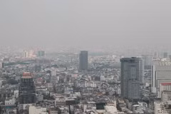 Pollution haze blankets the sky over Bangkok, Thailand. (Photo: Xinhua/VNA)