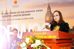 Nguyen Viet Trieu, President of the Vietnamese Women Union in Europe, speaks at the February 3 press conference on the Ao Dai Fashion Week London 2026. (Photo: Organising Committee)