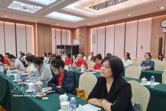 Vietnamese youth delegates learn about President Ho Chi Minh’s revolutionary activities in China (Photo: VNA)
