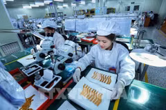 Electronic circuit board testing line at a Korean enterprise in Yen Phong industrial park, Bac Ninh province. (Photo: VNA)