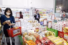A 2025 report shows that the retail market for goods and services reached 269 billion USD, with pure retail accounting for more than 70%. (Photo: VNA)