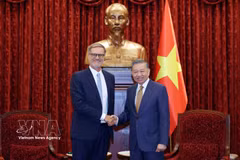 General Secretary of the Communist Party of Vietnam Central Committee and President To Lam (right) and French Ambassador to Vietnam Olivier Brochet at their meeting on September 4 (Photo: VNA)