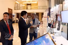 Delegates visit exhibition stands at the 2026 national quality and productivity forum in Ho Chi Minh City. (Photo: VNA)