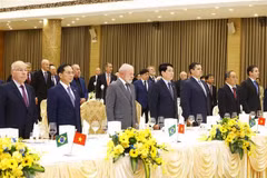 Brazilian President Luiz Inacio Lula da Silva (front, third from left), State President Luong Cuong (front, fourth from left), and officials at the banquet in Hanoi on March 28 (Photo: VNA)