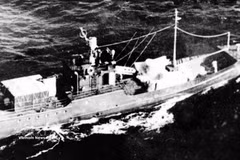Ship C235, part of the “No-Number Ships” fleet commanded by Captain Nguyen Phan Vinh, transports weapons to support the southern battlefield in 1968 (Photo: VNA)