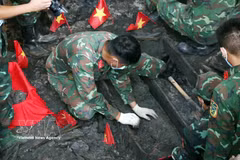 The search for fallen soldiers’ remains has been conducted by Military Region 7 carefully, meticulously and in accordance with regulations, ensuring that no remains are left undiscovered (Photo: VNA)