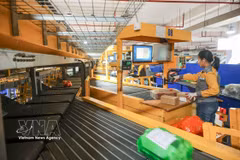 Vietnam Post accelerates the adoption of modern technology, elevates logistics capabilities, and boosts the digital economy. (Photo: VNA)