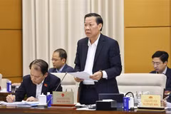 Phan Van Mai, Chairman of the NA’s Committee for Economic and Financial Affairs, speaks at the 51st session of the NA Standing Committee on November 5, 2025. (Photo: VNA)