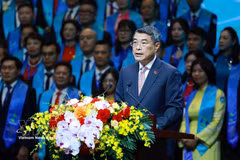 Prime Minister Le Minh Hung speaks at the October 16 ceremony that announces products awarded the Vietnam National Brand title. (Photo: VNA)