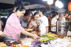 Visitors to the 2026 OCOP Agricultural Products and Regional Specialties Week in Hai Phong city. (Photo: VNA)