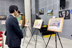 Paintings showcase the landscape of Truc Lam Zen Monastery at the event (Photo: VNA) 