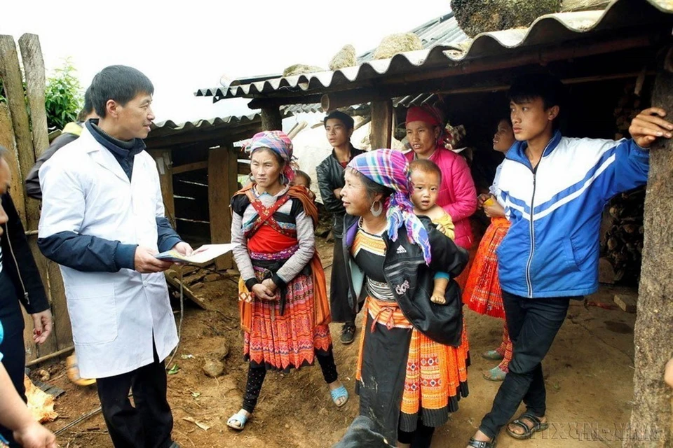 The Bac Yen district Medical Center (Son La province) strengthens communication efforts to promote behavioral changes in healthcare and disease prevention among ethnic minorities. (Photo: VNA)