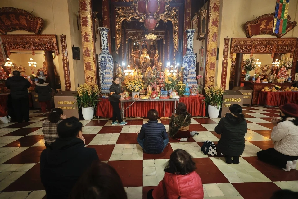 Hanoians visit Quan Su Pagoda for the Nguyen Tieu Festival. (Photo: VNA)