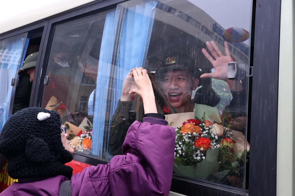 New recruits enthusiastically set off for military service. (Photo: VNA)