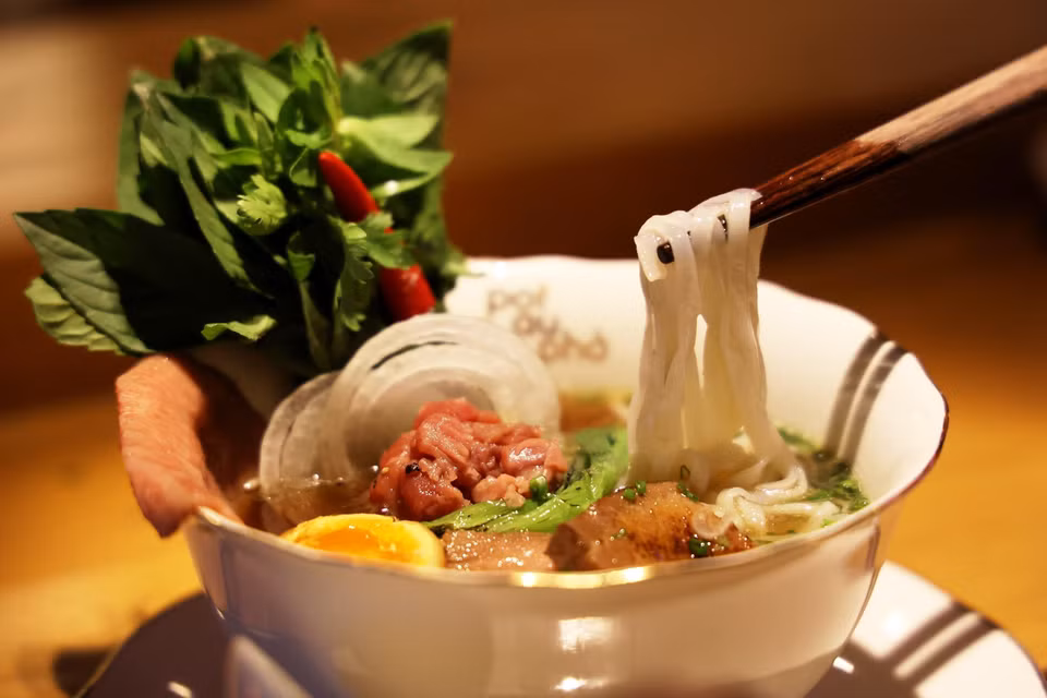 Pho Bo (Beef noodle soup) at Pot Au Pho restaurant. (Photo: VNA)