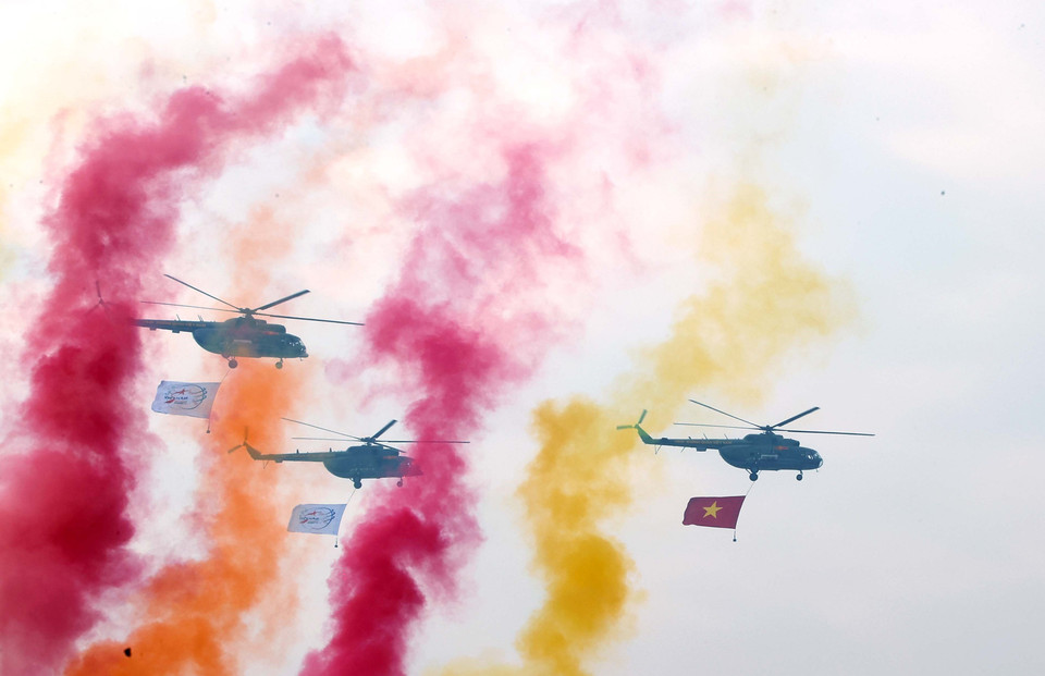 Helicopter squad performs at the rehearsal. (Photo: Van Diep - VNA)