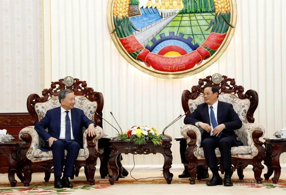 Lao Prime Minister Sonexay Siphandone receives Minister of Public Security, General To Lam during the latter's official visit to Lao, September 29, 2023. (Photo: VNA)
